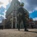 Un bombero en las inmediaciones del hotel Saratoga, en La Habana, durante las labores de búsqueda y rescate luego de la explosión ocurrida en el lugar el pasado 6 de mayo de 2022. Foto: Otmaro Rodríguez.