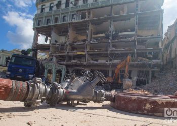 Vista del hotel Saratoga, en La Habana, tras la explosión ocurrida en el lugar el 6 de mayo de 2022, que dejó un saldo de más de 40 víctimas mortales y cerca de un centenar de lesionados. Foto: Otmaro Rodríguez.