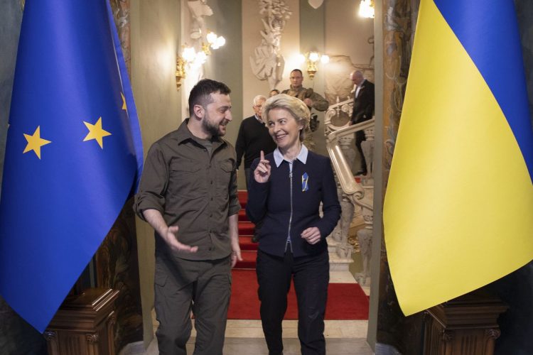 Ursula von der Leyen con el presidente ucraniano, Vlodomir Zelensky, en un viaje reciente a Kiev. | Foto: EFE/EPA.