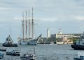 El buque escuela de la Armada española Juan Sebastián de Elcano, entran a la bahía de La Habana el jueves 12 de mayo de 2022. Foto: Otmaro Rodríguez.