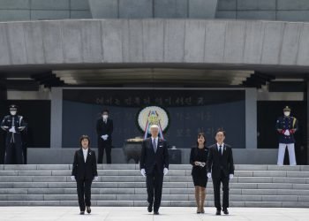 Biden concluyó su estancia en Corea del Sur con una visita a la base aérea de Osan, a unos 70 kilómetros al sur de Seúl, donde departió con personal militar estadounidense y surcoreano. Foto: https://twitter.com/POTUS