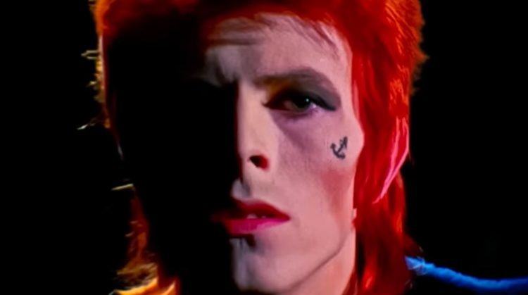 David Bowie en un fotograma de Moonage daydream, del director Brett Morgen.