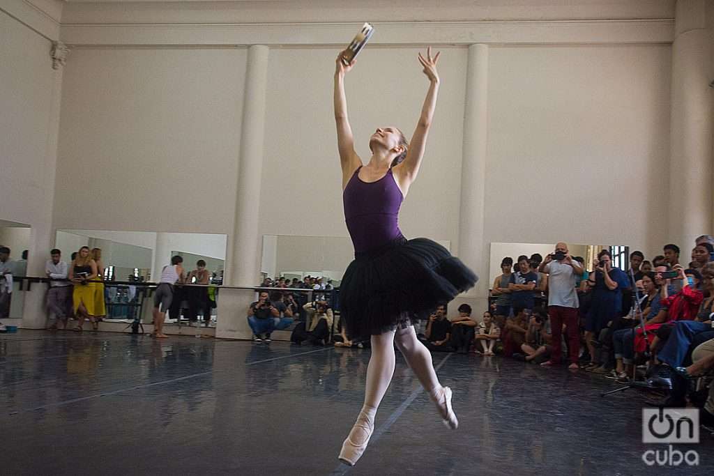 Ensayo del Ballet Nacional de Cuba. Foto: Otmaro Rodríguez.