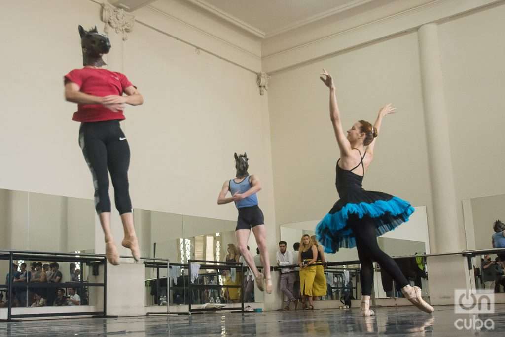 Ensayo del Ballet Nacional de Cuba. Foto: Otmaro Rodríguez.