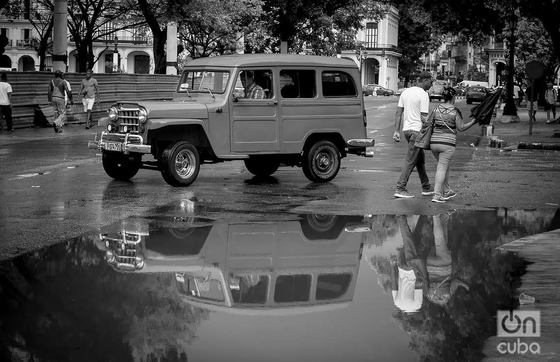 Havana: reflections in times of rain.  Photo: Otmaro Rodríguez.