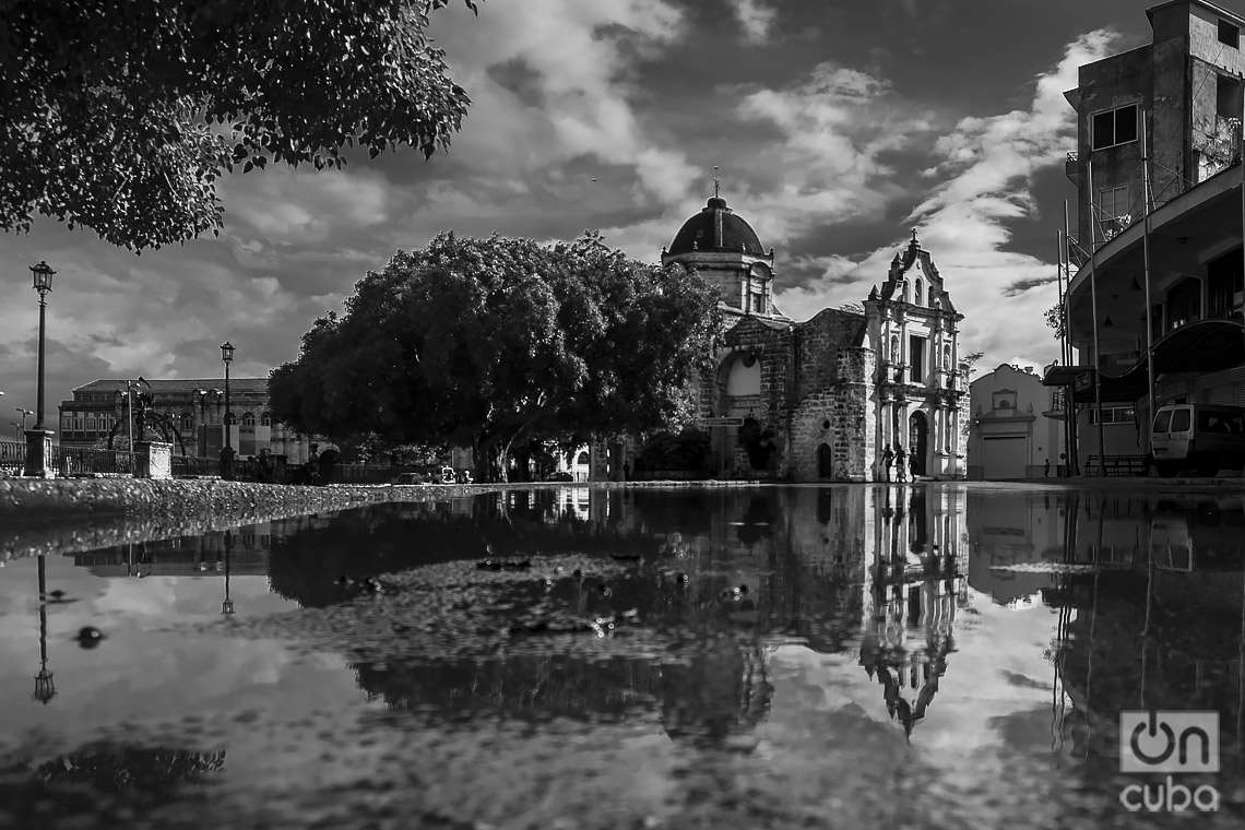 Havana: reflections in times of rain.  Photo: Otmaro Rodríguez.