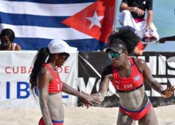 La dupla cubana de voli de playa: Leila Martínez y Ledianny Echeverría. Foto: Latin America News.