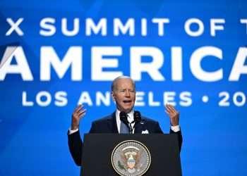 El presidente Joe Biden habla ante la plenaria de la Cumbre de las Américas este jueves en Los Angeles. | Foto: White House Pool