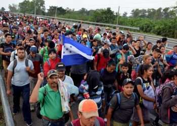 Otra caravana de indocumentados salió del sur de México este lunes rumbo a la frontera con Estados Unidos. Foto: Reuters.