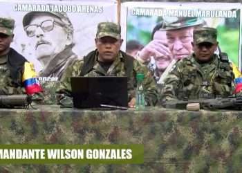 El jefe guerrillero (al centro de la foto) operaba en el norte del Cauca. Foto: semana.com