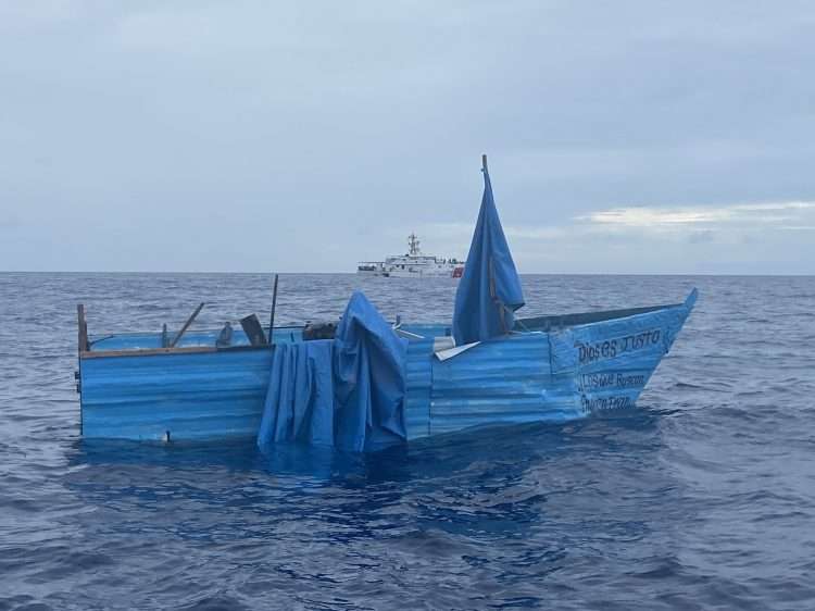 Embarcación en la que un grupo de cubanos pretendía llegar a EEUU esra semana. Foto: Guardia Costera.