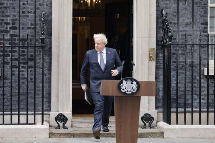 Boris Johnson anuncia su dimisión este siete de julio. Foto: TOLGA AKMEN/EFE/EPA.