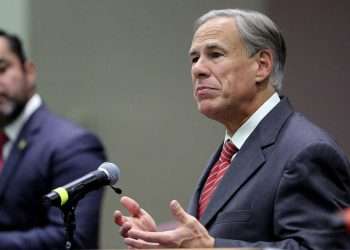 El gobernador de Texas, Greg Abbott.. Foto: The Monitor/AP.