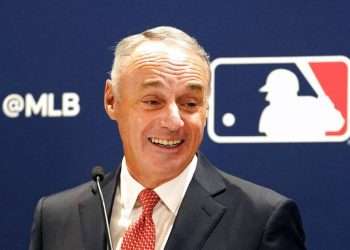 El comisionado de las Grandes Ligas estadounidenses de Béisbol, Rob Manfred. Foto: Tomada de metroworldnews.com / Archivo.
