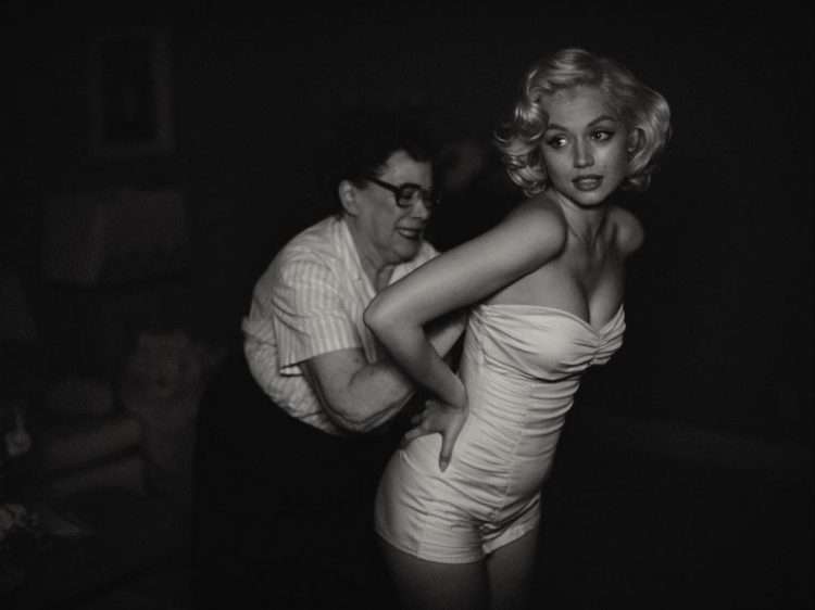 Ana de Armas ha dado muestras de una espectacular transformación para encarnar el personaje de Marilyn Monroe en el filme Blonde. Foto: instagram.com/ana_d_armas