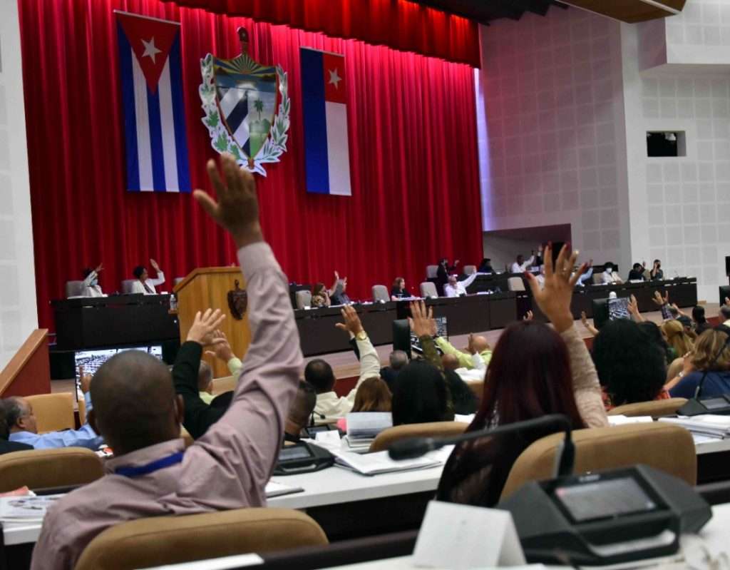 Diputados cubanos aprueban el nuevo Código de las Familias. Foto: @AsambleaCuba / Twitter,