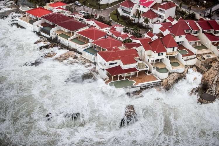 Isla de San Martín bajo los efectos de un huracán. Foto:  Gerben Van Es, vía National Geographic.