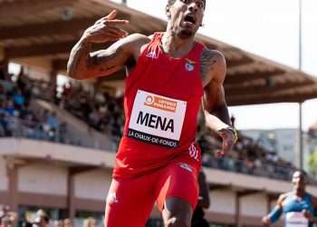 Reynier Mena logró el mejor resultado para un velocista cubano en 200 m al marcar 19.63 segundos. Foto: perfil de twitter de ATHLE_ch.