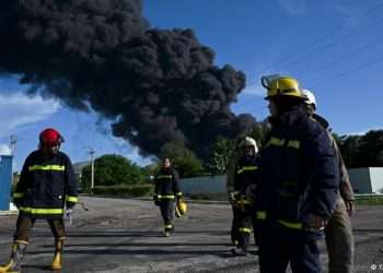 Incendio en Matanzas. Foto: Yamil Lage/AFP. Tomada de DW.