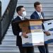 Asistentes de la Casa Blanca cargando cajas de documentos al final del mandato del presidente Trump en 2021. Foto: AFP.