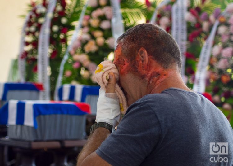 Honras fúnebres a las 14 personas que murieron en el incendio en la Base de supertanqueros de Matanzas cuyos restos no fueron completamente identificados. Matanzas, 19 de agosto 2022. Foto: Otmaro Rodríguez.