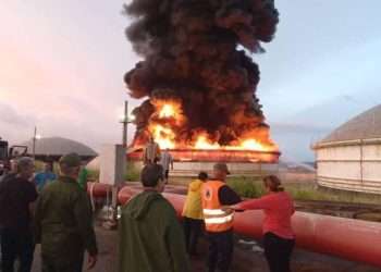 El incendio del tanque. Foto: TV Yumurí.
