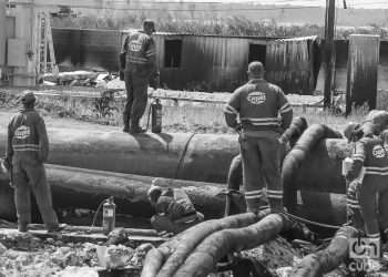 Imagen de archivo de la Base de Supertanqueros de Matanzas, tras sufrir los efectos de un incendio de grandes proporciones en agosto de 2022. Foto: Otmaro Rodríguez / Archivo.