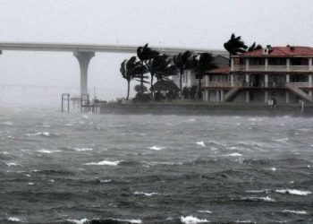 La bahía de St. Pete Beach azotada por los vientos de Ian el 28 de septiembre de 2022. Foto: US News & World Report.