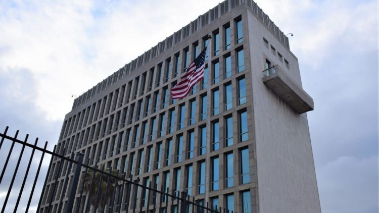 La embajada de Estados Unidos en La Habana. Foto: Cubatel.