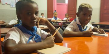 Niños cubanos en una escuela primaria de La Habana en el reinicio del curso escolar, el lunes 5 de septiembre de 2022. Foto: Otmaro Rodríguez.