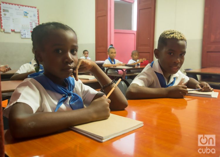 Niños cubanos en una escuela primaria de La Habana en el reinicio del curso escolar, el lunes 5 de septiembre de 2022. Foto: Otmaro Rodríguez.