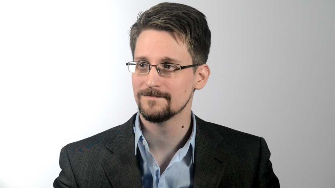 Otorgan la ciudadanía rusa a Edward Snowden | OnCubaNews