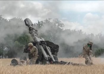 Fuerzas militares ucranianas atacando posiciones rusas. Foto: Sky News.