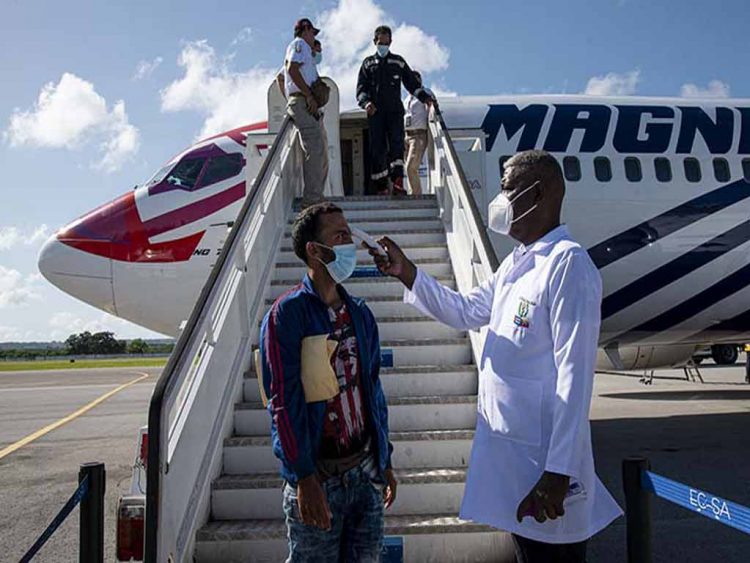 Migrantes cubanos retornados a la Isla desde México. Foto: Prensa Latina (PL).