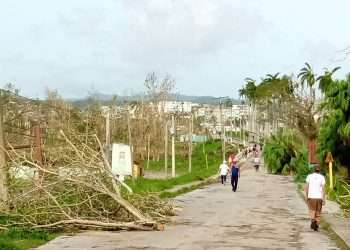 Al menos dos personas han muerto a causa del huracán Ian, que con categoría tres cruzó Cuba de sur a norte por su extremo oeste este martes ocasionando graves daños de diversas índoles. Foto: Tele Pinar.
