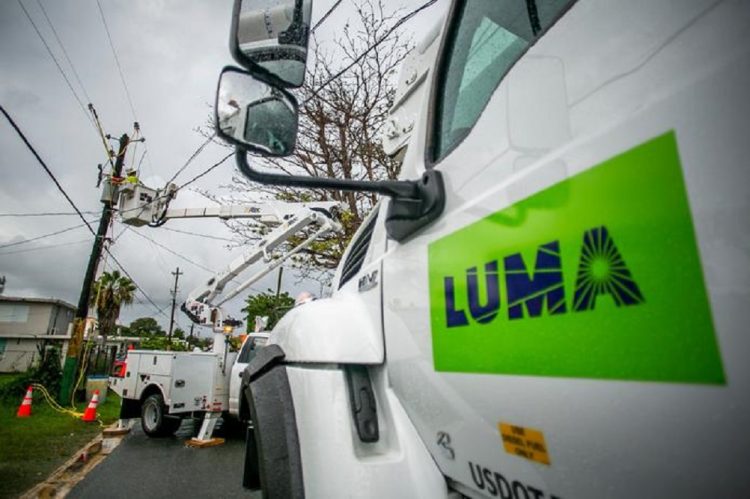 Según el diario local Primera Hora, la empresa LUMA Energy informó en la mañana de hoy que 257 350 abonados estaban sin el servicio de energía eléctrica ante la cercanía de Fiona. Foto: Primera Hora.