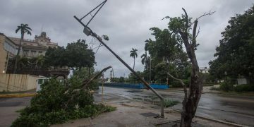 Daños causados por los vientos del huracán Ian en La Habana. Foto: Otmaro Rodríguez.