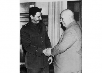 Raul Castro y Nikita Jruschov, en uno de sus encuentros en Moscú, antes de la Crisis de 1962.
