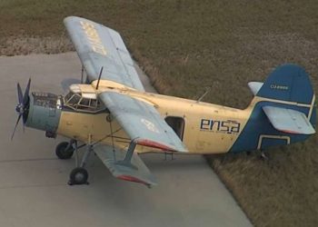 Avioneta AN-2 que aterrizó este 21 de octubre de 2022 en Florida, Estados Unidos, proveniente de Cuba. Foto: Captura de video.