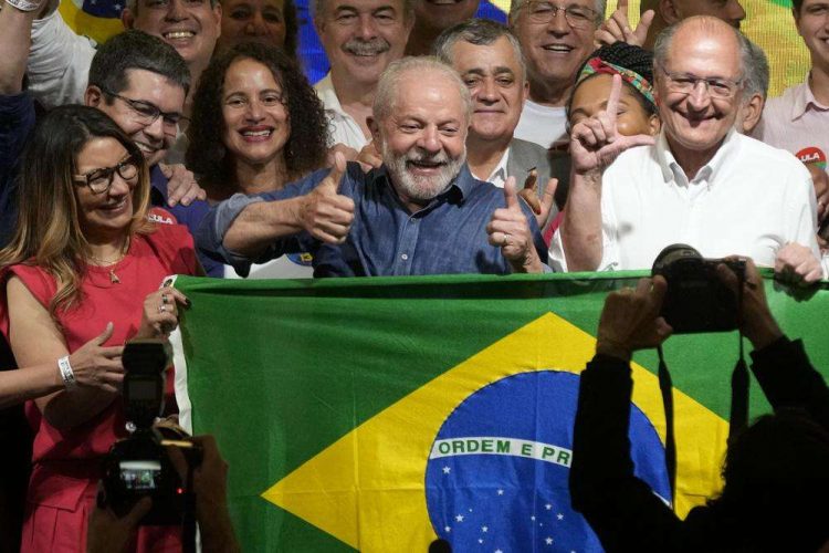 El líder del Partido de los Trabajadores (PT), que ya gobernó entre 2003 y 2010, volverá a ocupar la Presidencia de un Brasil extremadamente dividido a partir del 1 de enero de 2023 y por los cuatro años siguientes. Foto: Andre Penner/Ap.