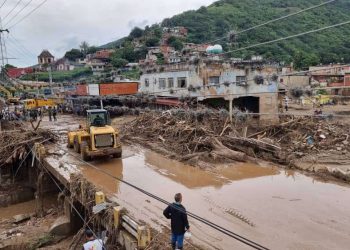 Daños causados por un deslave en localidad venezolana de Las Tejerías. Foto: ACN.