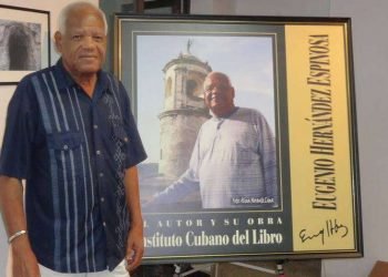 El reconocido dramaturgo cubano Eugenio Hernández Espinosa, fallecido el 14 de octubre de 2022. Foto: Biblioteca Rubén Martínez Villena / Facebook.