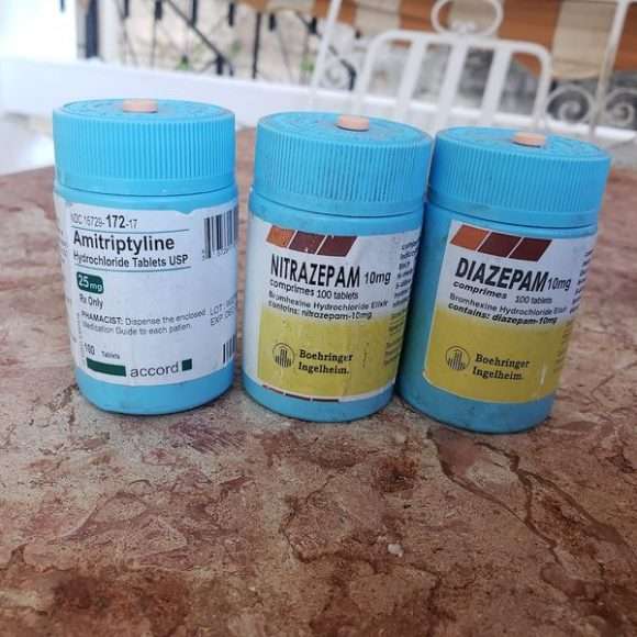 Frascos de medicamentos considerados como falsificados por el Centro para el Control Estatal de Me­di­ca­mentos, Equipos y Dispositivos Médicos (CECMED) en Cuba. Foto: cecmed.cu