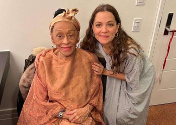 Omara Portuondo festejó este sábado su cumpleaños 92, luego de compartir escenario con la mexicana Natalia Lafourcade en el Carnegie Hall de Nueva York, Estados Unidos. Foto: Tomada del perfil de Facebook de Omara Portuondo.