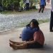 Muchos de los heridos, cuya cifra exacta aún se desconoce, han sido trasladados al hospital Nong Bua Lamphu, que solicitó “con urgencia” que los ciudadanos donen sangre de todos los tipos, según medios locales. Foto: Mungkorn Sriboonreung Rescue Group/AP.