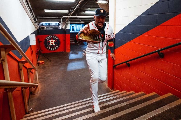 Yulieski Gurriel conectó un jonrón que le dio ventaja a los Astros en el primer partido de la Serie de Campeonato de la Liga Americana. Foto: Houston Astros.