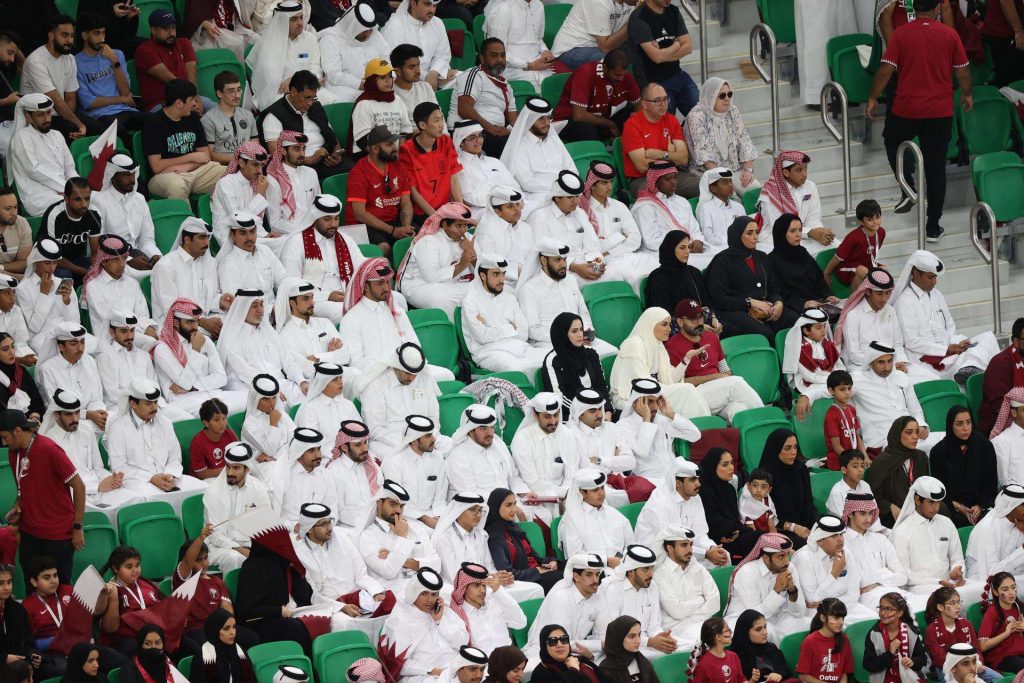 Afición de Qatar en el tope del país con Senegal en el Al Thumama Stadium en Doha Qatar 25 noviembre 2022 foto EFE EPA Mohamed Messara