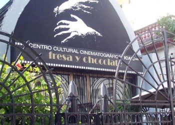 La muestra fue inaugurada en la galería del Centro Cultural Fresa y Chocolate. Foto: Tomada de Prensa Latina.
