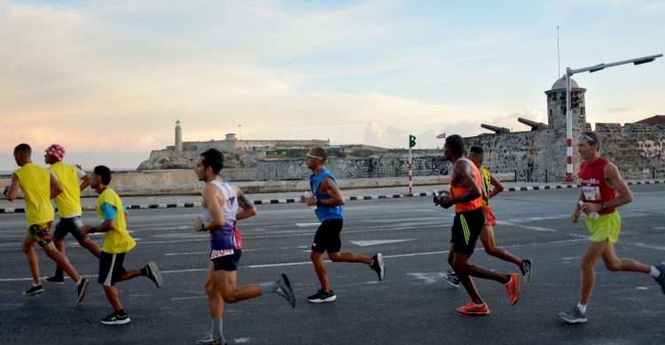 Más de 2 000 cubanos corrieron en Marabana 2022, que contó con un nuevo circuito este año. Foto: Ricardo López Hevia.