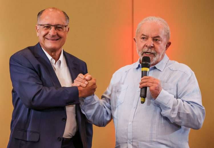 El vicepresidente electo de Brasil, Geraldo Alckmin, y Lula. Foto: Bloomberg.